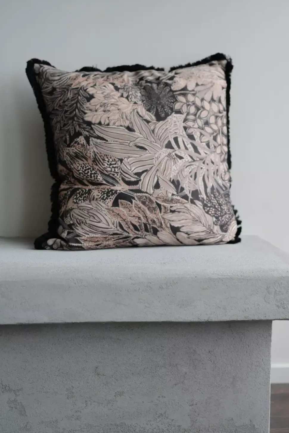 Farah Putetrekk Svart 47x47cm