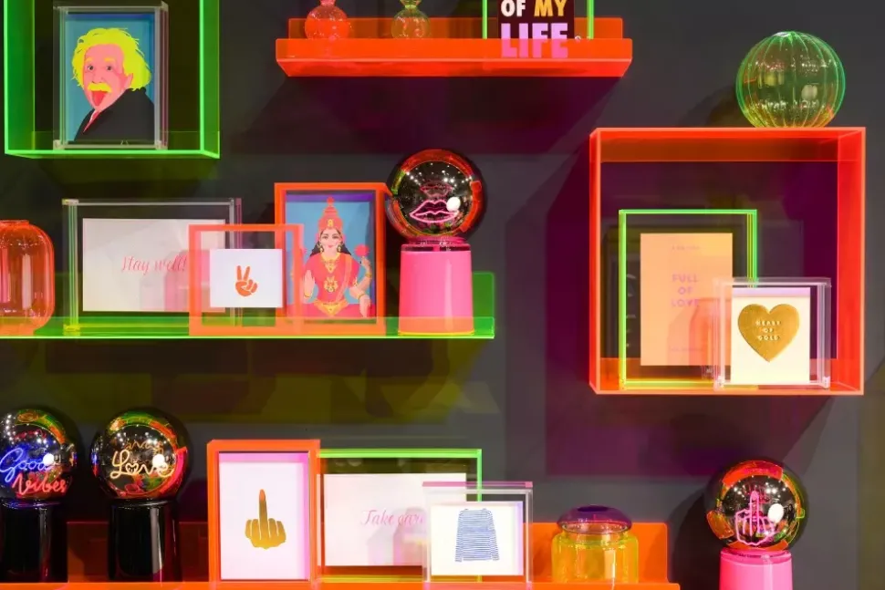 Glowmance Lysende Kule Med Neonlys - Lips