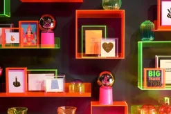 Glowmance Lysende Kule Med Neonlys - Kiss Me
