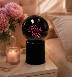 Glowmance Lysende Kule Med Neonlys - Kiss Me