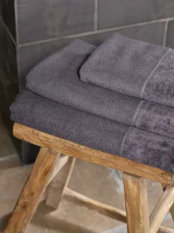 Halvor Bakke Clifton håndkle 50x100 Grå / Plum kitten