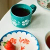 Håndmalt Cappuccinokopp Hvite Blomster