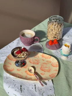 Keramikkopp Med Pregede Blomster Lilla