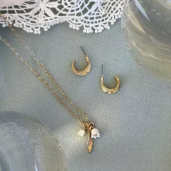 Kort Kjede, Lilies & Pearls