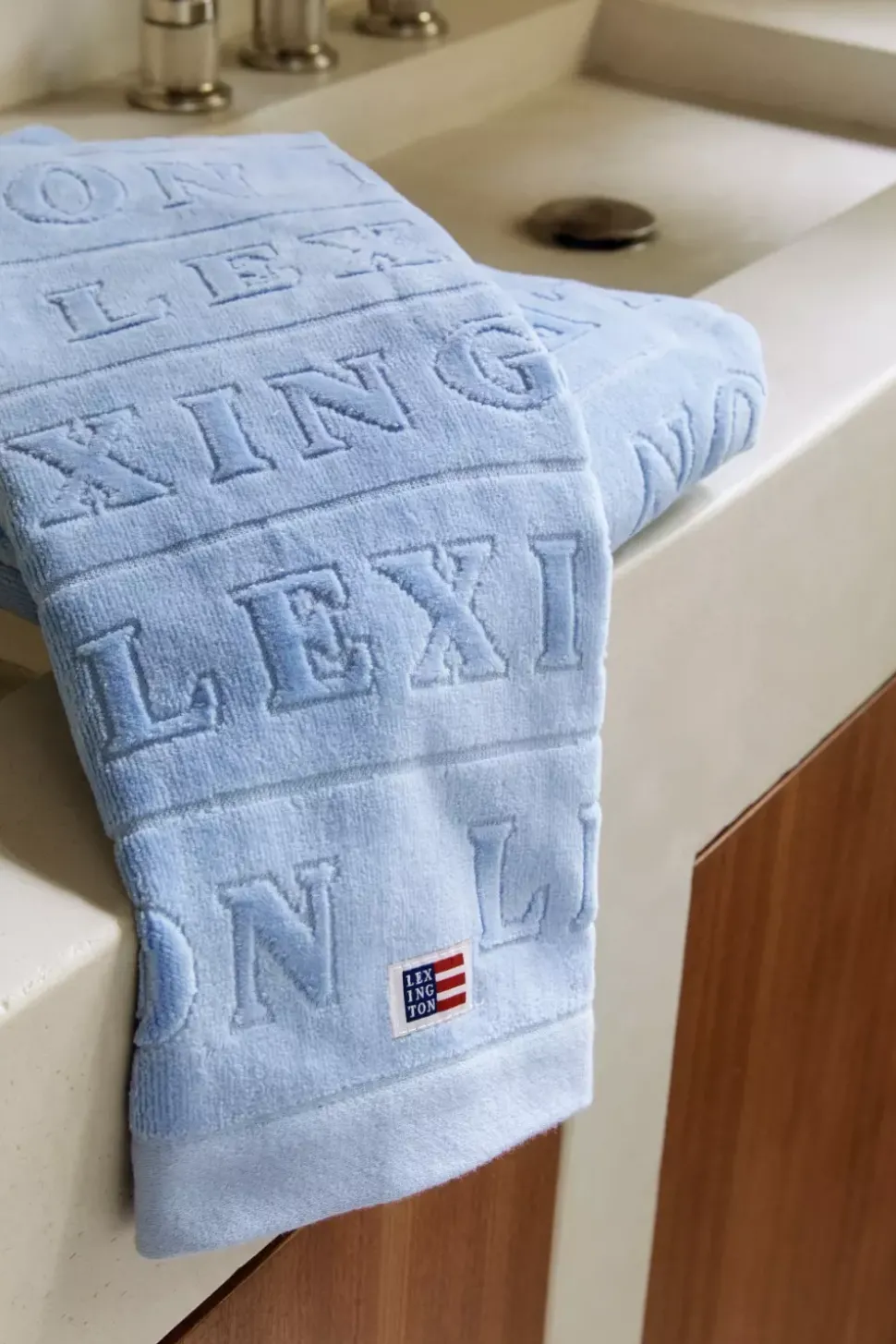 Lexington Velour Jacquard Håndkle Med Logo Himmelblå 70x130cm