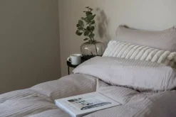 Louise Sengesett Sateng Beige 140x200