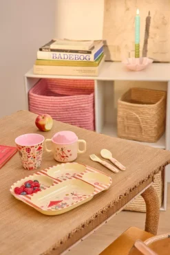 Melaminasjett Romdelt Med Tivolitrykk Rosa