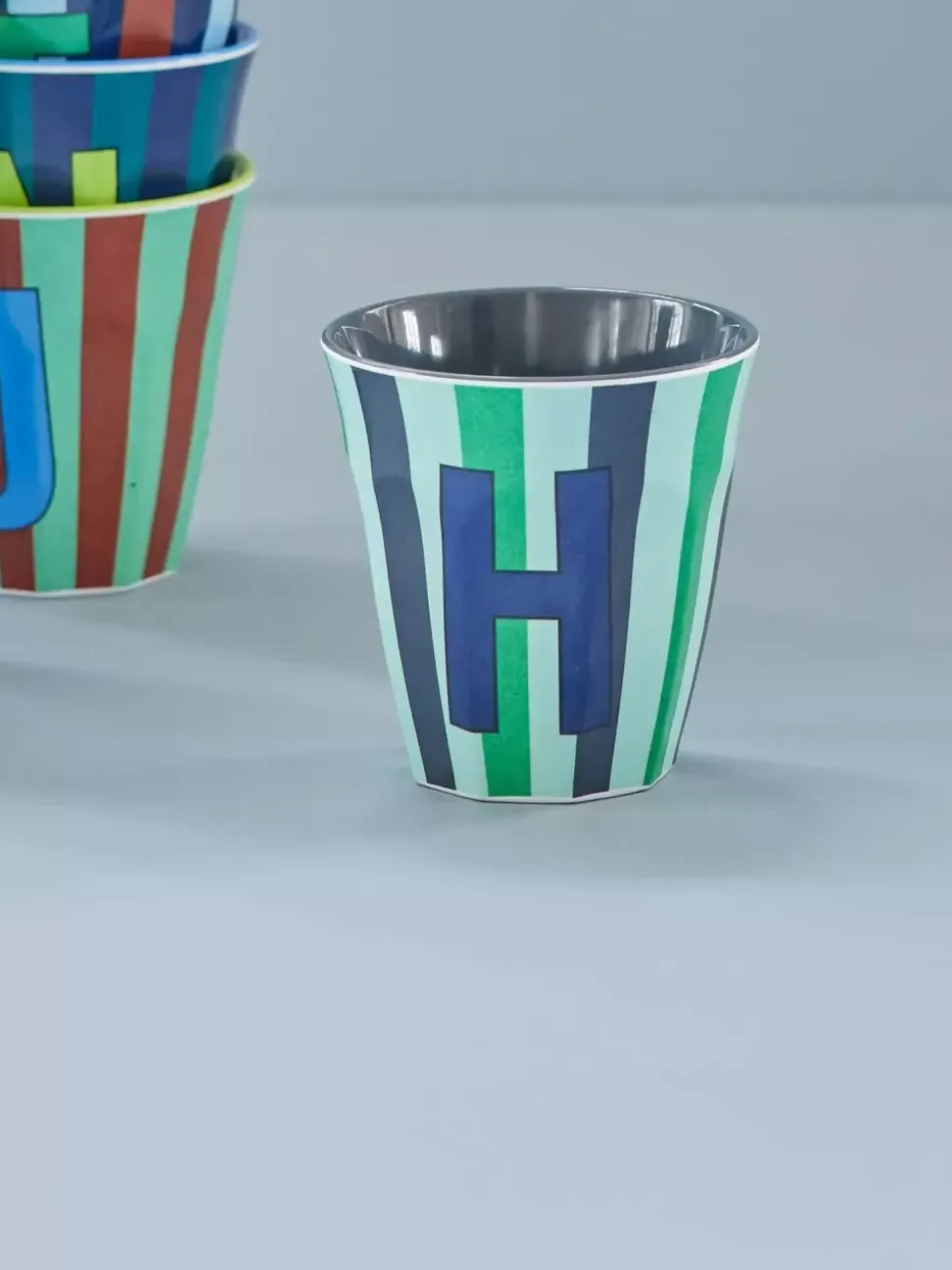 Melamin Bokstavkopp H H9 Striper