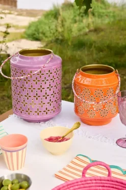 Metalllykt Med Blomstermønsterdesign – Oransje