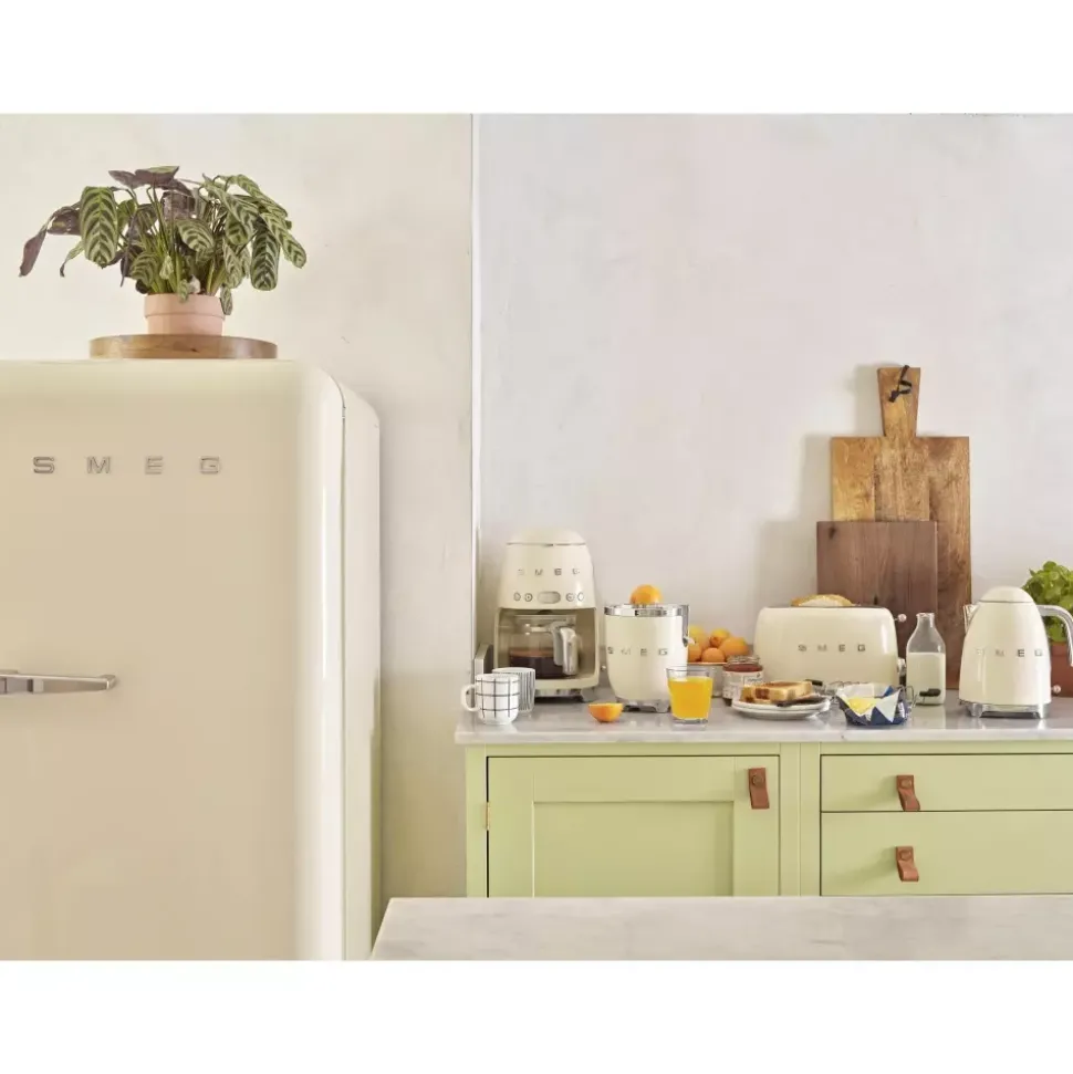 Smeg Brødrister 2000W Krem