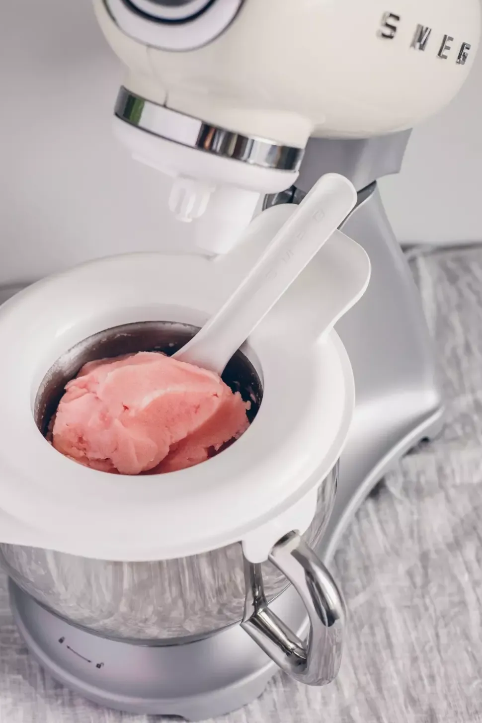 Smeg Kjøkkenmaskin 4,8 l Hvit Stålfot