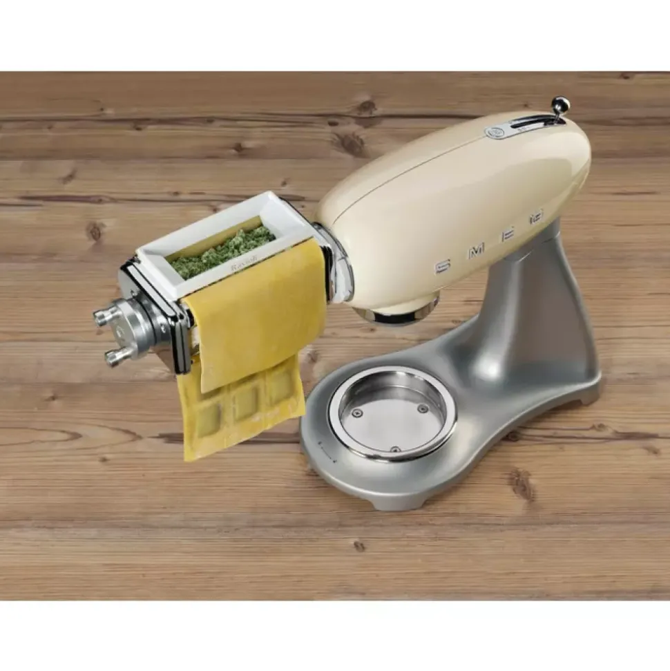 Smeg Kjøkkenmaskin 4,8 l Krem Stålfot