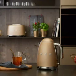 SMEG - KLF03 - Vannkoker - 1,7 l Gull