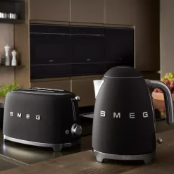 SMEG - KLF03 - Vannkoker - 1,7 l Svart