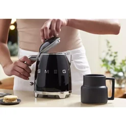 SMEG - KLF05 - Vannkoker - 0,8 l Svart
